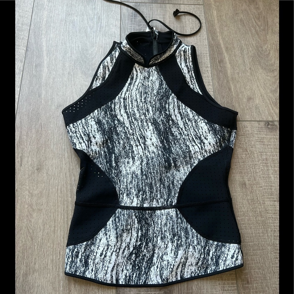 Lululemon Salty Swim Sleeveless Rashie in Black / Texture Twist White Black
